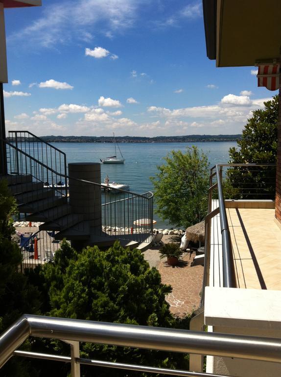 Le Petit Du Lac Sirmione Bilik gambar